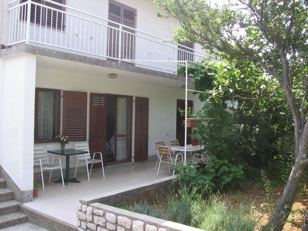 Charmantes Appartement in Novi Vinodolski mit Gro& Ferienhaus in Kroatien