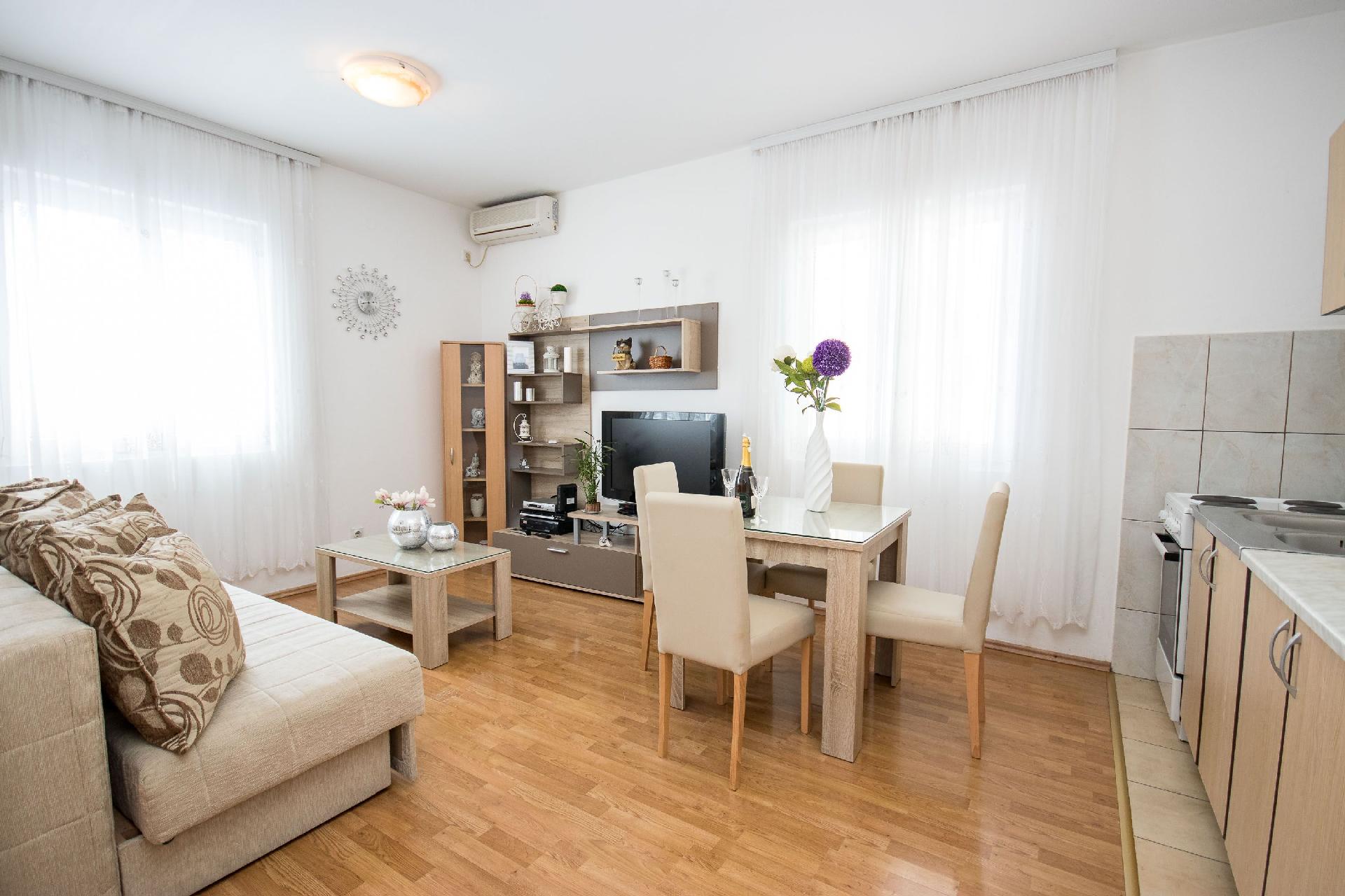 Ferienwohnung für 4 Personen ca. 40 m² i Ferienhaus in Montenegro