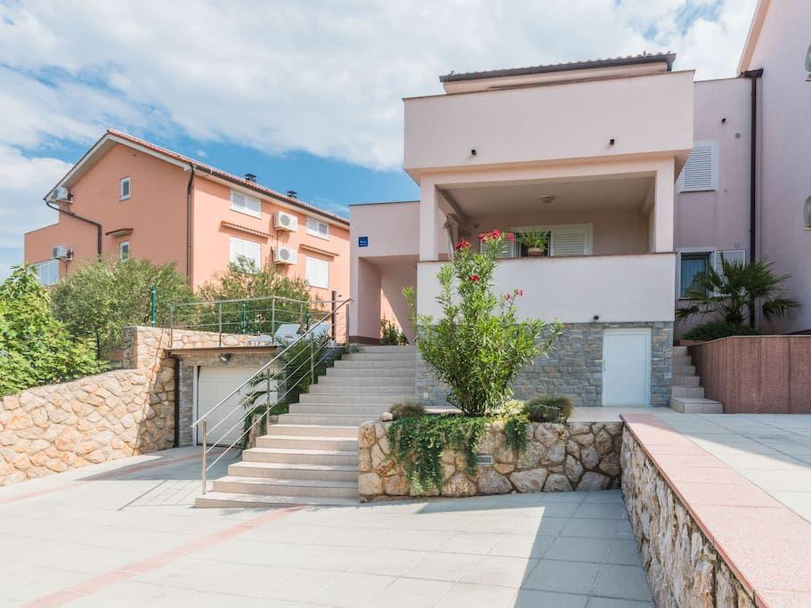 Große Wohnung in Klimno mit Möbliertem  Ferienhaus  kroatische Inseln