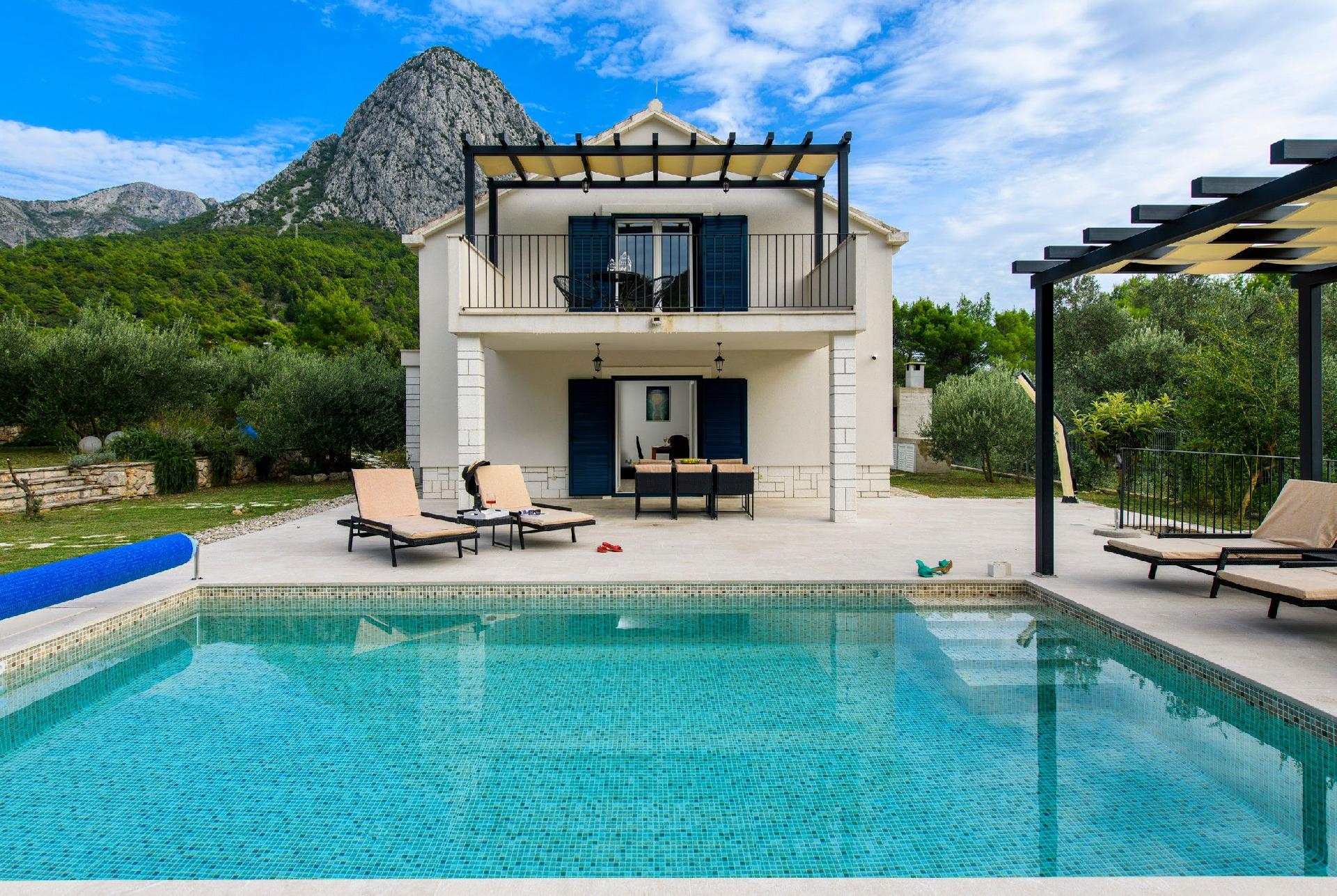 Alleinstehendes Ferienhaus mit Pool und drei Schla Ferienhaus  Makarska Riviera