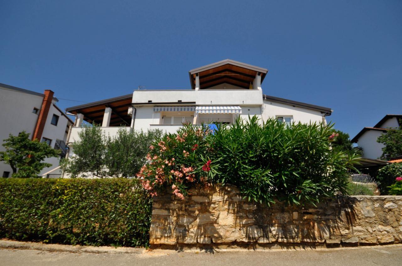 Ferienwohnung für 3 Personen ca. 40 m² i   Novigrad