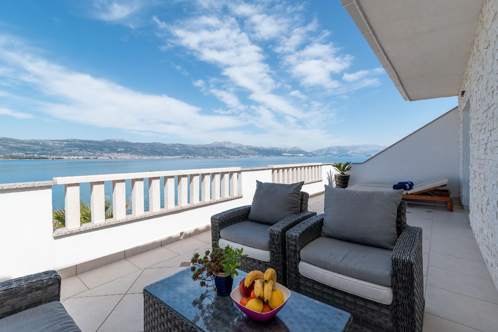 Geräumige Ferienwohnung mit Meerblick vom pri Ferienhaus  Split Riviera