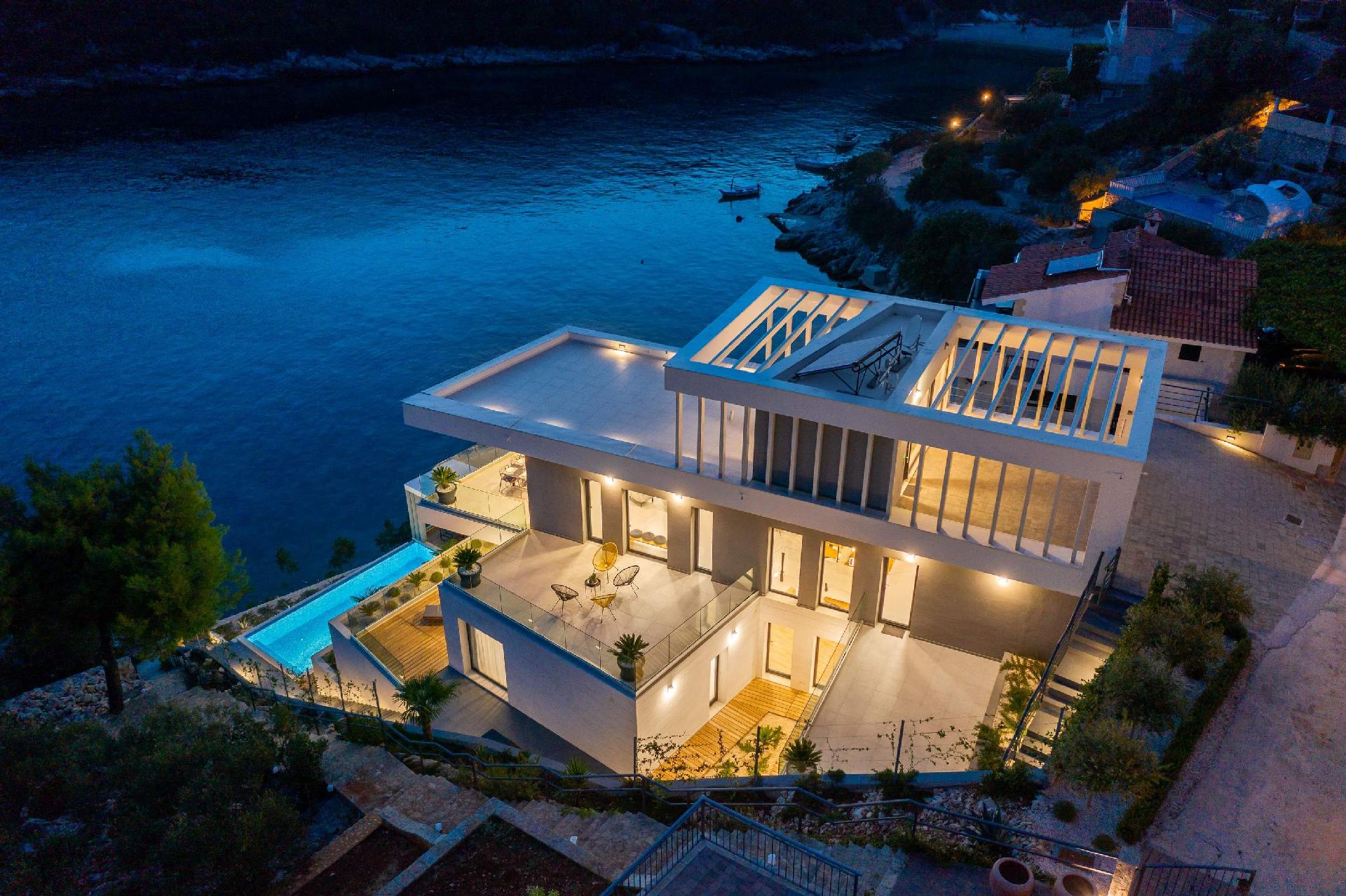 Ferienhaus mit Privatpool für 8 Personen ca.    Split Riviera