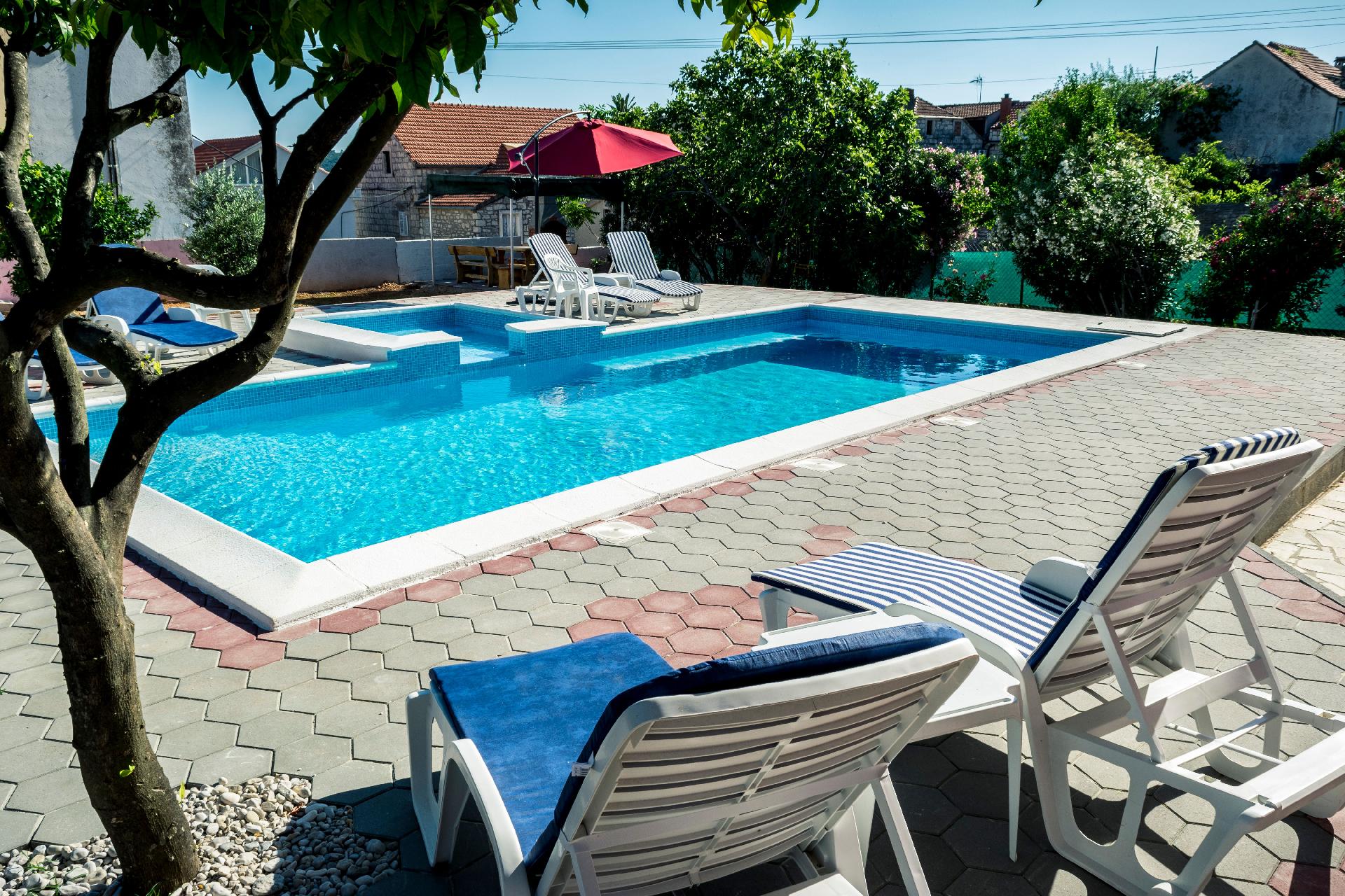 Ferienhaus mit Privatpool für 12 Personen ca. Ferienhaus  kroatische Inseln