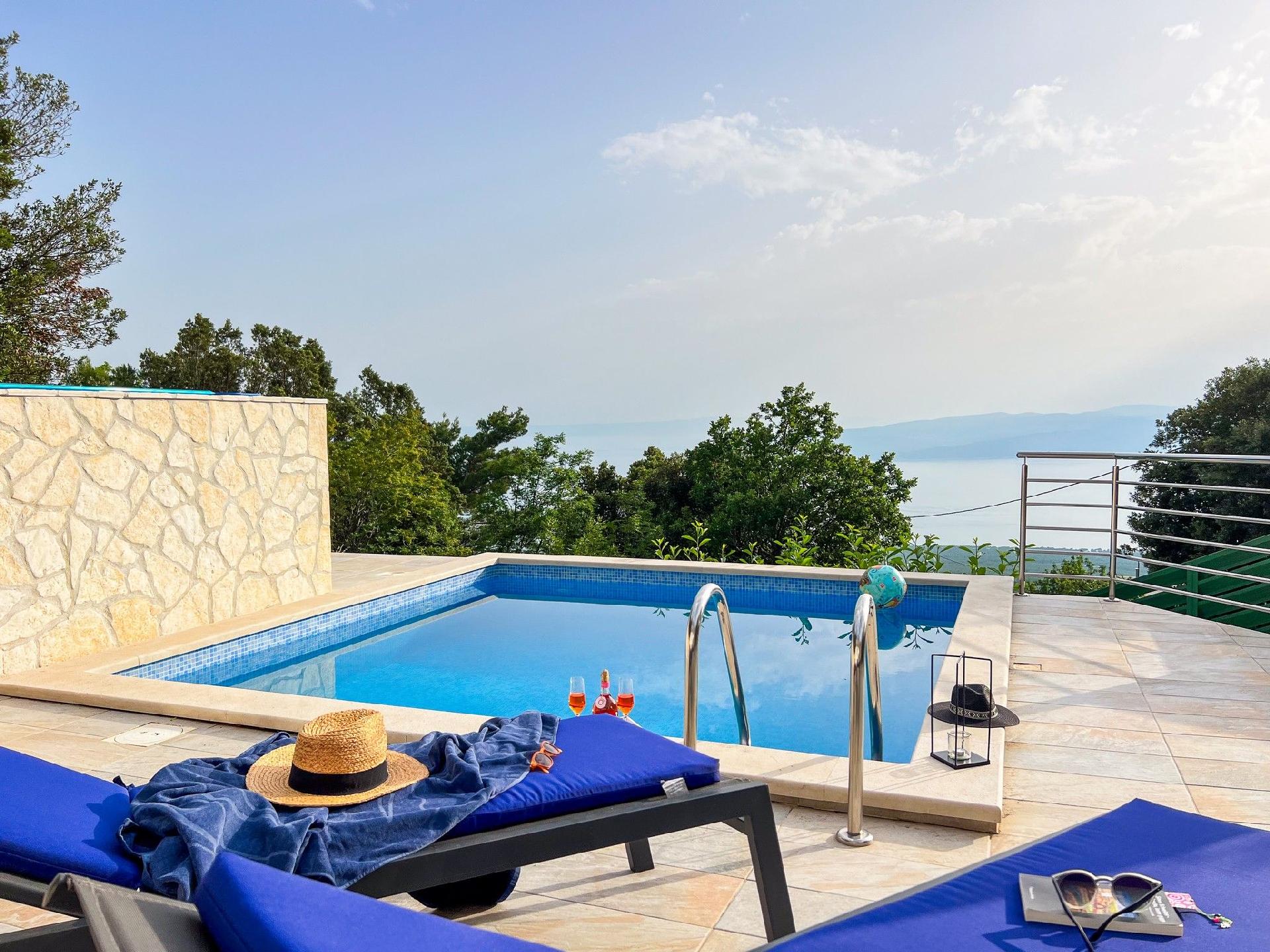 Günstiges Ferienhaus mit Pool und Meerblick Ferienhaus in Kroatien