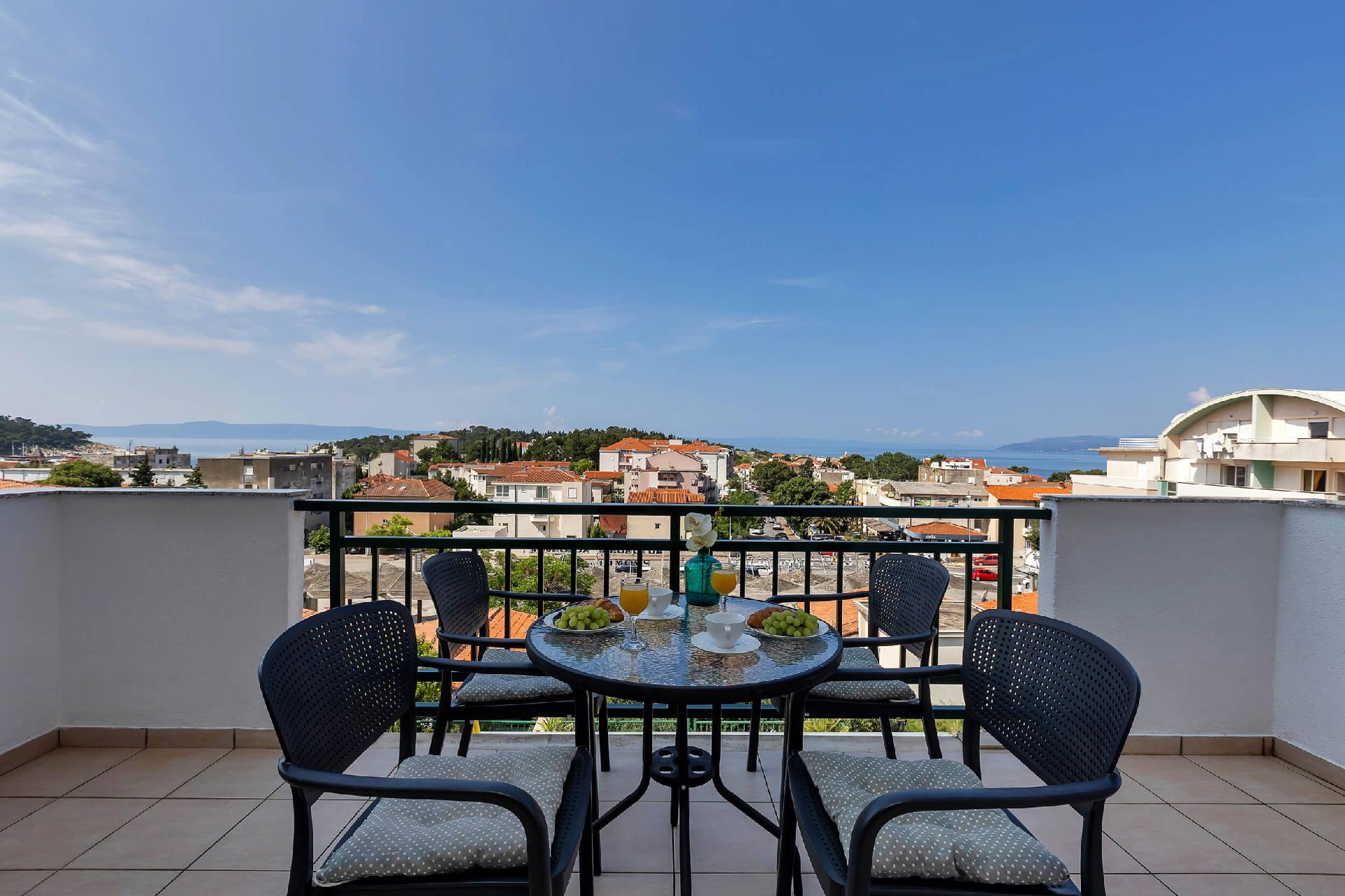 Ferienwohnung für 6 Personen ca. 65 m² i Ferienhaus  Makarska