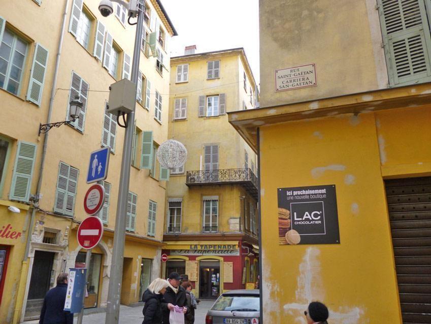 Strandnahe, helle Wohnung mitten in der Altstadt v Ferienhaus  Côte d'Azur