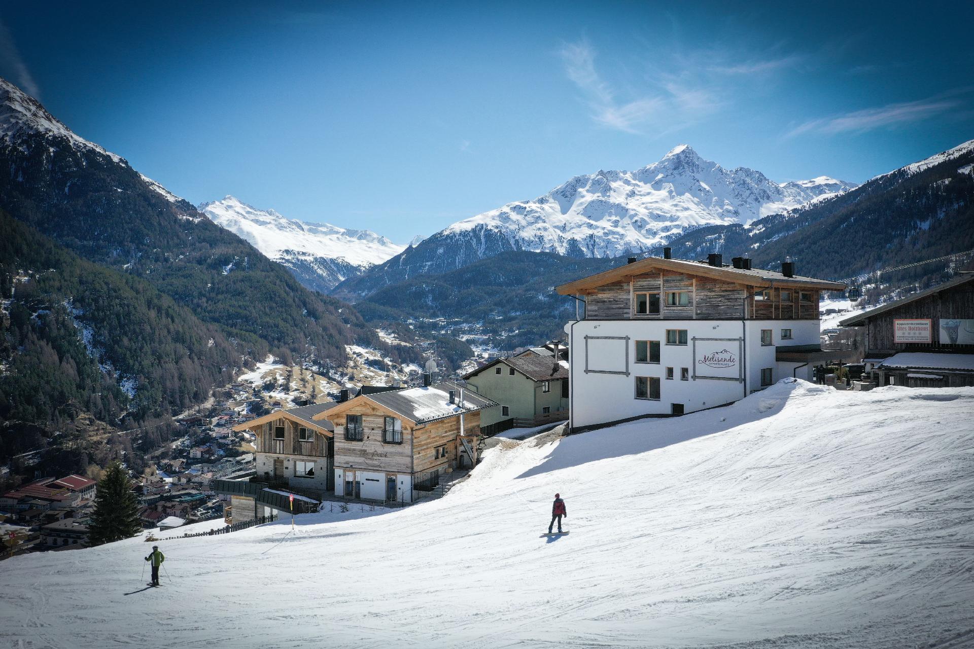 Ferienwohnungen direkt an der Skiabfahrt und MTB-T   Tirol