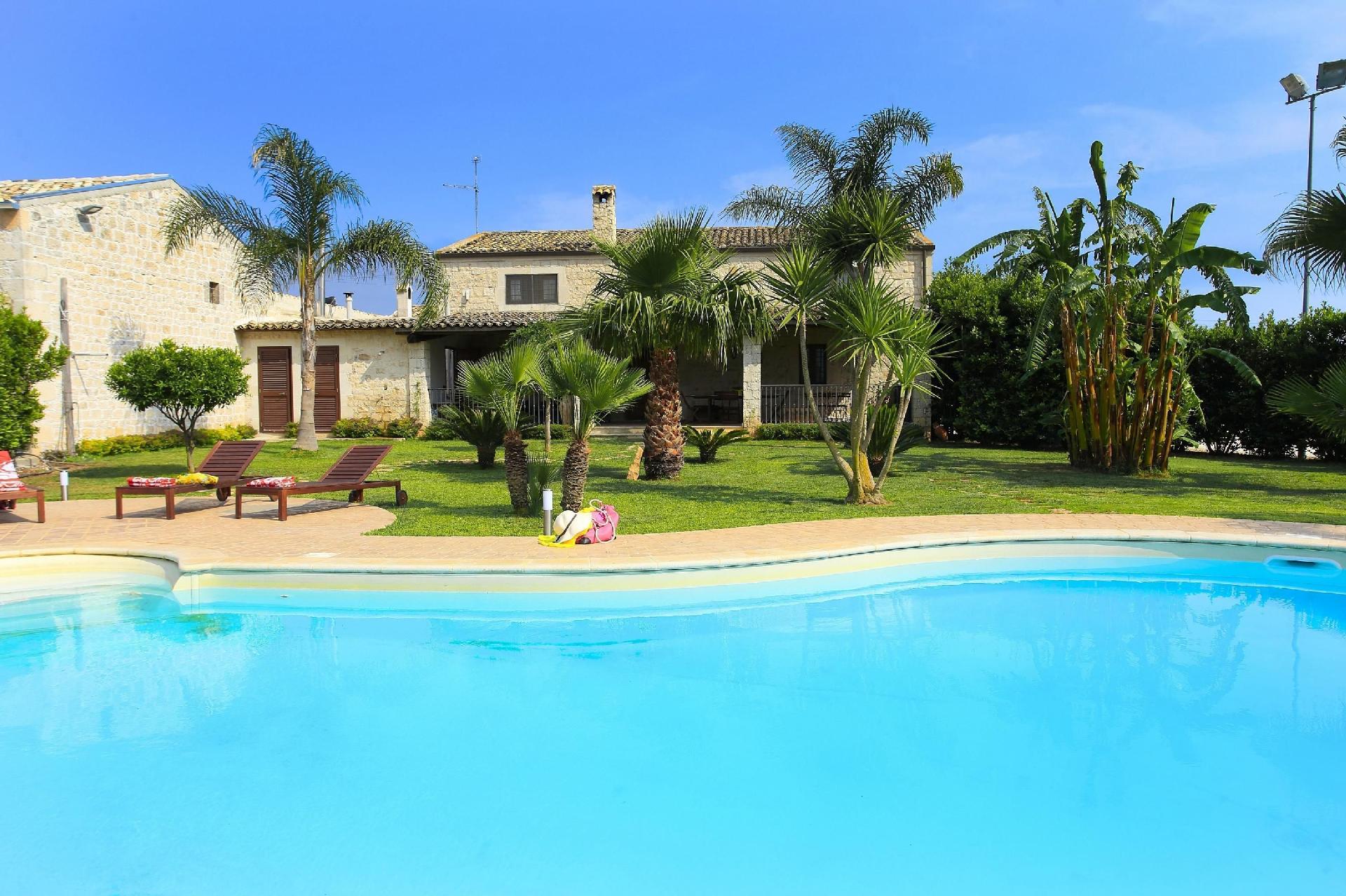 Ferienhaus mit Pool, Garten und Terrasse sowie Par Ferienhaus in Italien