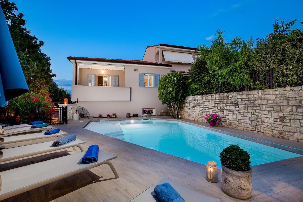 Villa Lidija  mit Pool für 8 Personen, Grillt Ferienhaus 