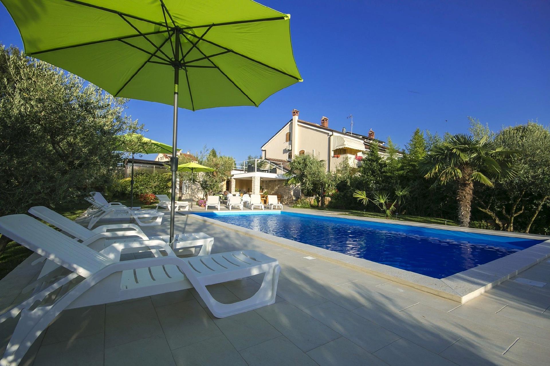 Residence Livija 1 mit Pool und schönem Garte Ferienwohnung in Istrien