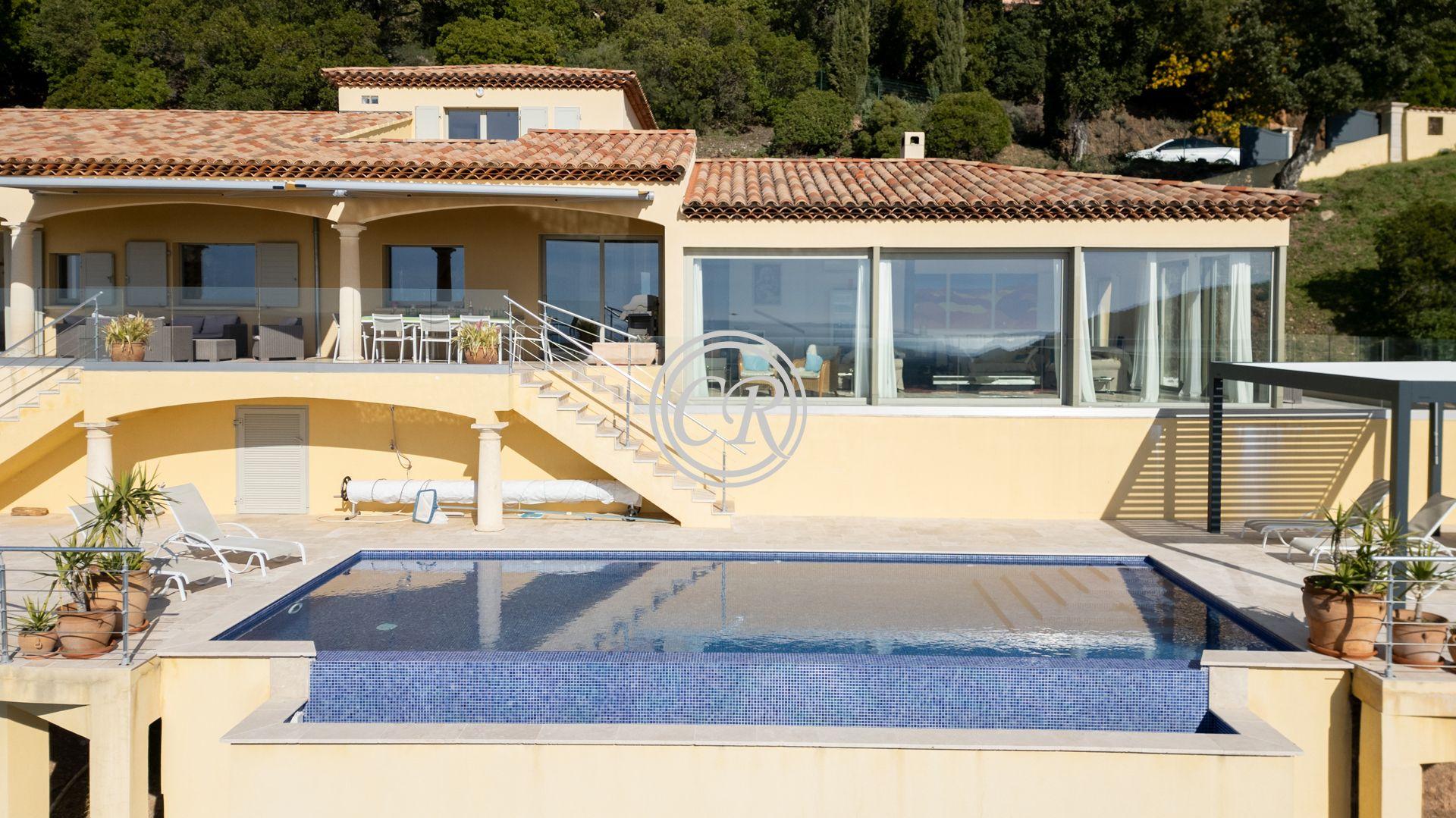 Ferienhaus mit Privatpool für 9 Personen ca.  Ferienhaus  Côte d'Azur
