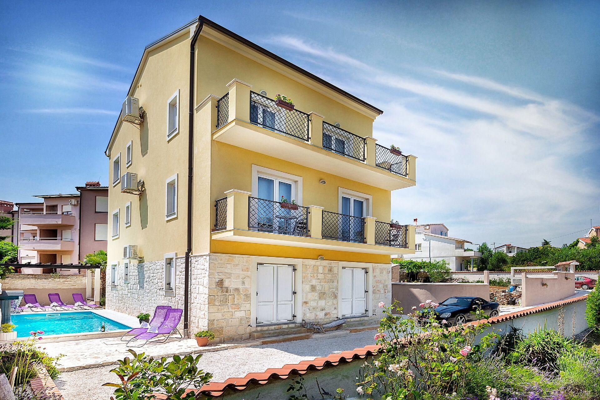 Wohnung in Li?njan mit Großer Terrasse und M Ferienwohnung in Istrien