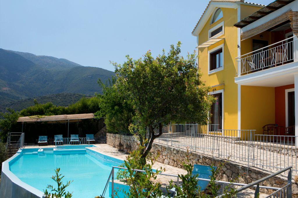 Ferienhaus mit Privatpool für 6 Personen  + 2 Ferienhaus in Griechenland