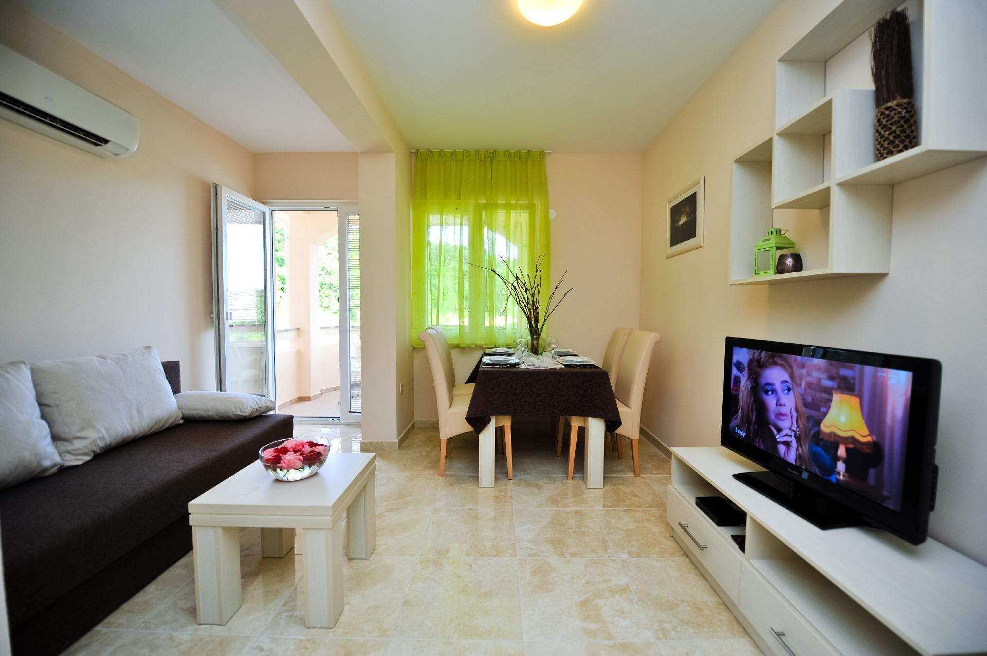Ferienwohnung für 5 Personen ca. 60 m² i Ferienhaus  Insel Pag