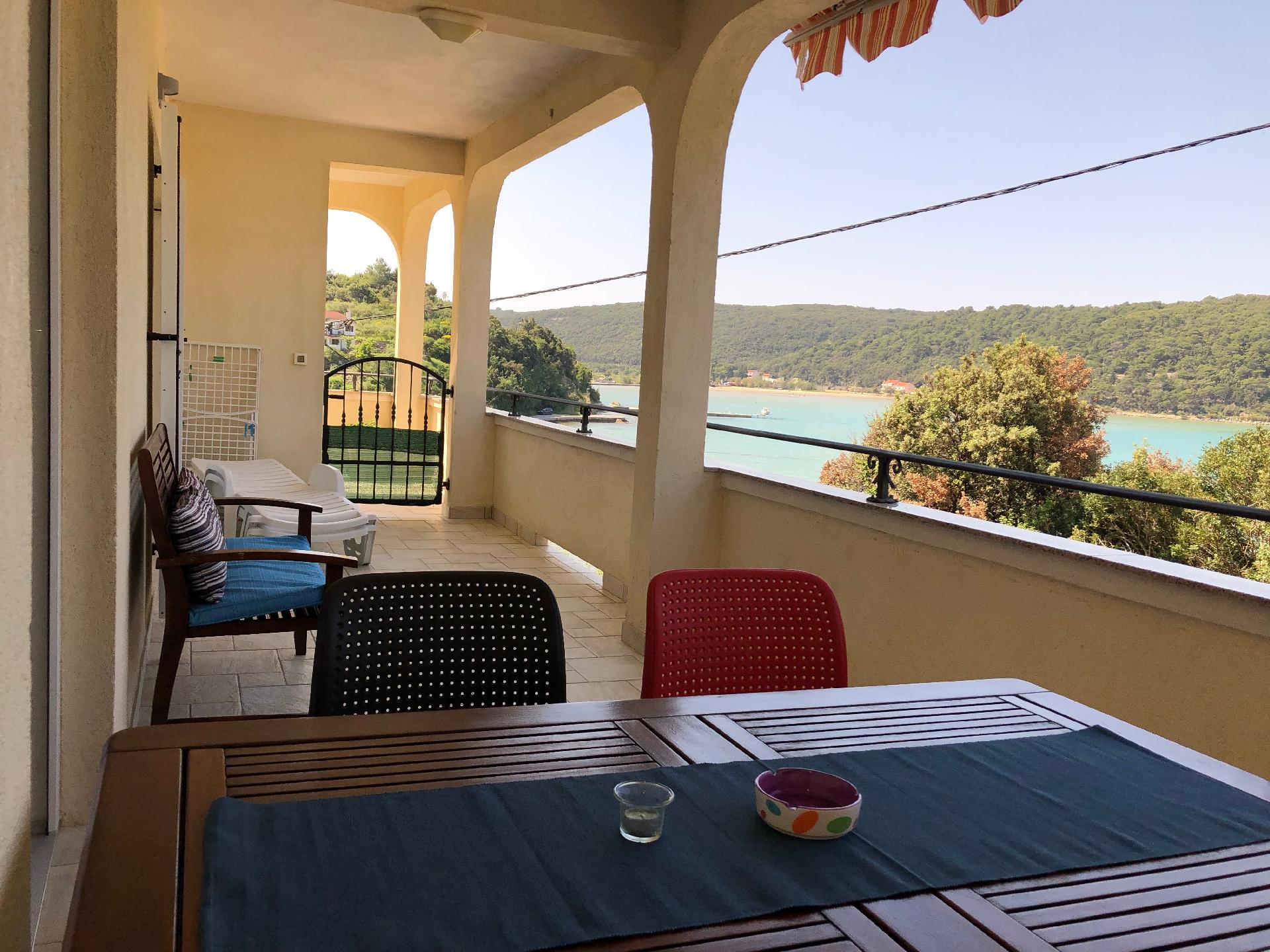 Geräumig ausgelegte Ferienwohnung in der erst Ferienhaus  kroatische Inseln