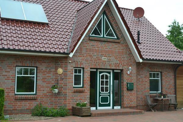 Ferienhaus in Neugarmssiel mit Garten, Grill und T   Friesland