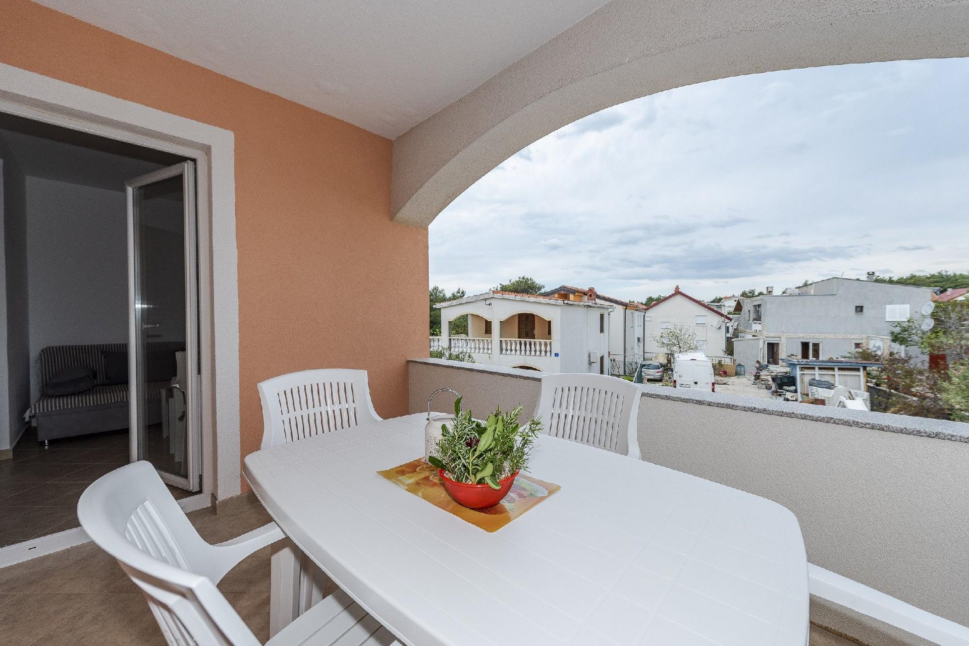 Moderne Wohnung in Vir mit Möbliertem Balkon  in Kroatien
