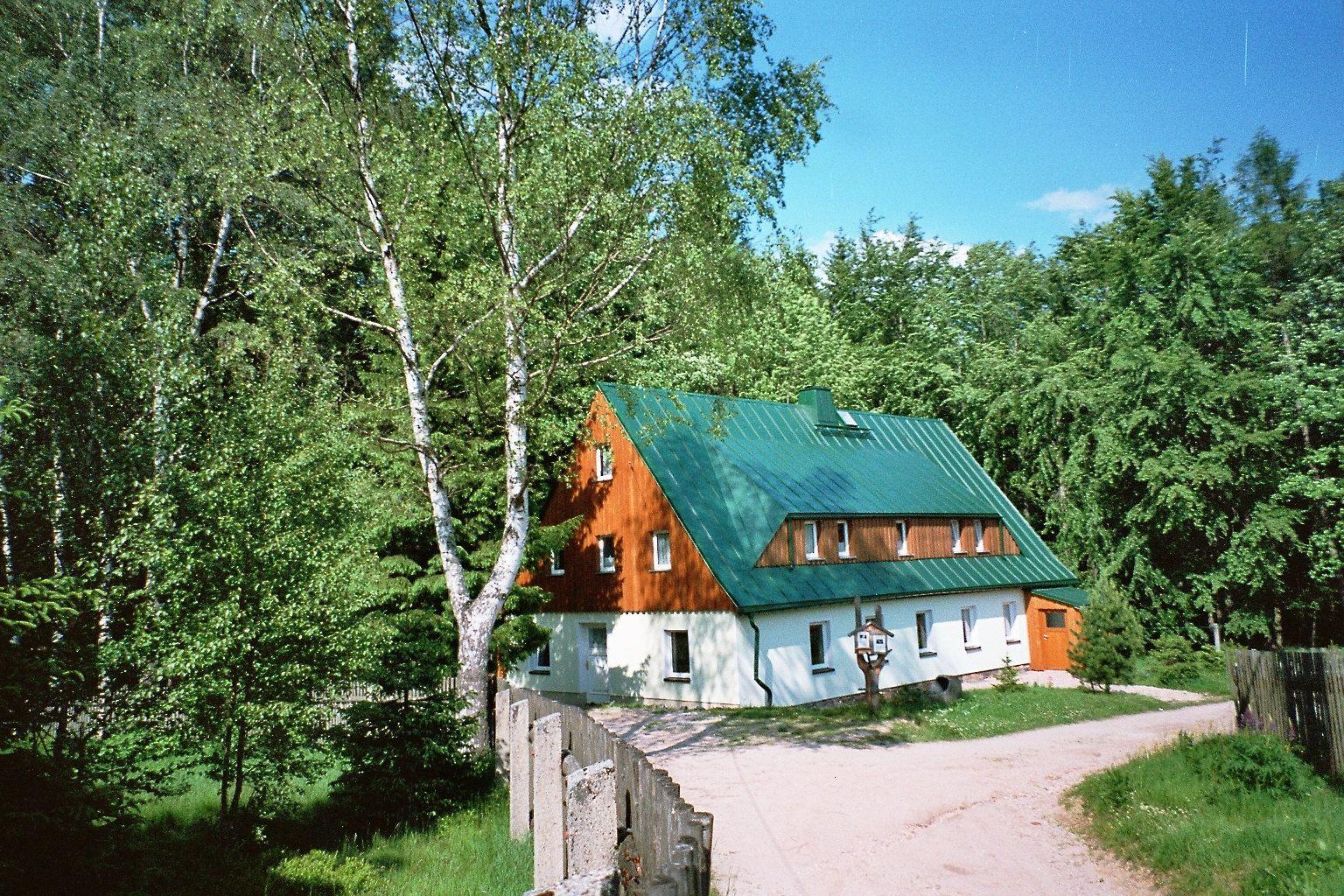 Ferienhaus in Grünheide mit Eigenem Grill   Erzgebirge