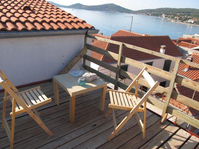 Wohnung in Betina mit Terrasse Ferienwohnung in Kroatien