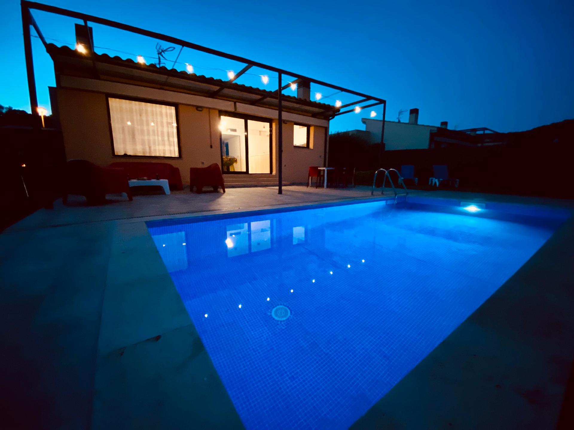 Modernes Einfamilienhaus mit privatem Pool Villa M  