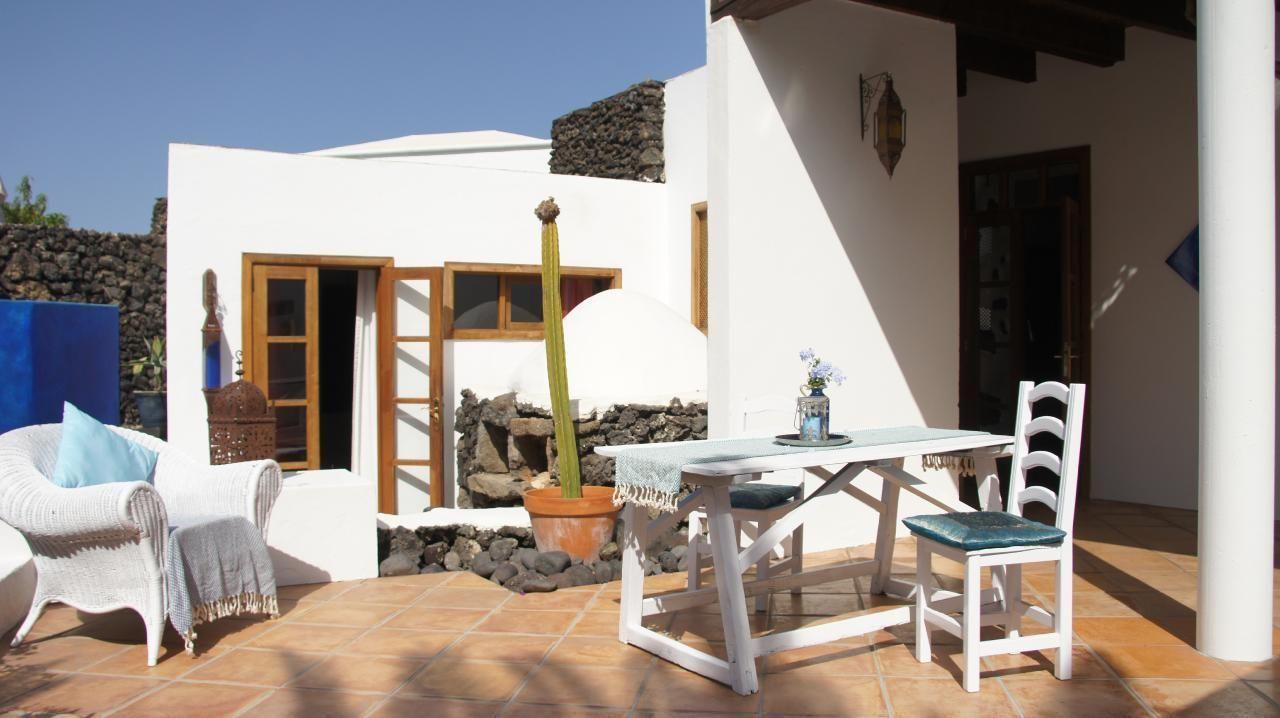 Appartement in Uga mit Schönem Garten   Lanzarote