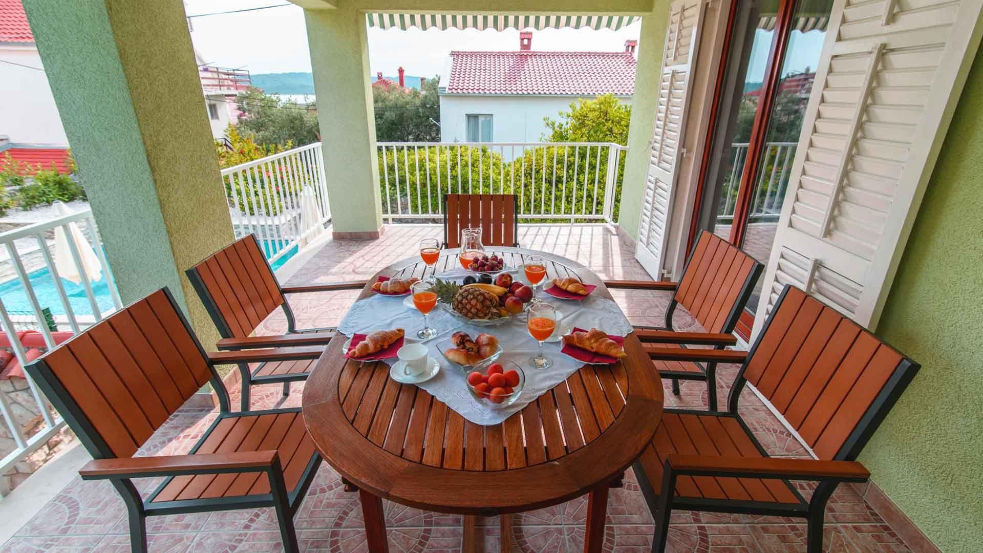 Ferienwohnung für 6 Personen ca. 67 m² i   Split Riviera