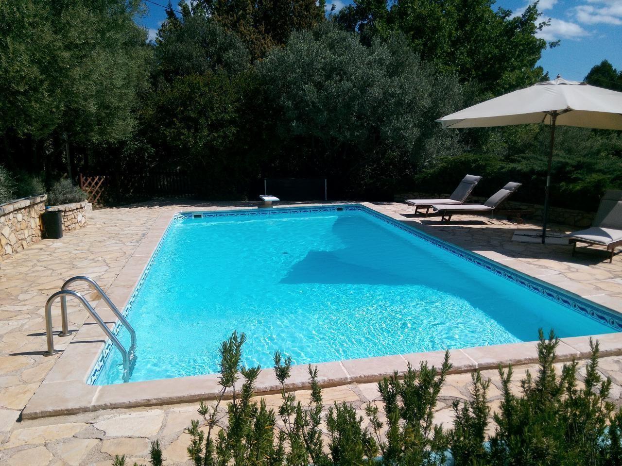 Nettes Ferienhaus mit Pool in Cotignac in der Prov  in Frankreich