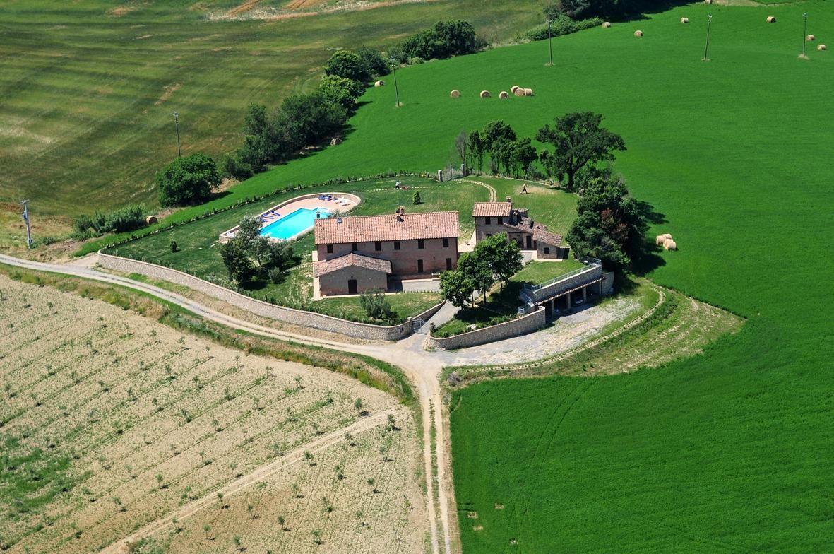Ferienhaus mit Privatpool für 15 Personen  +  Ferienhaus in Italien