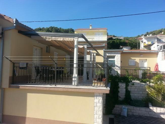 Wohnung in Trogir mit Terrasse und Grill  