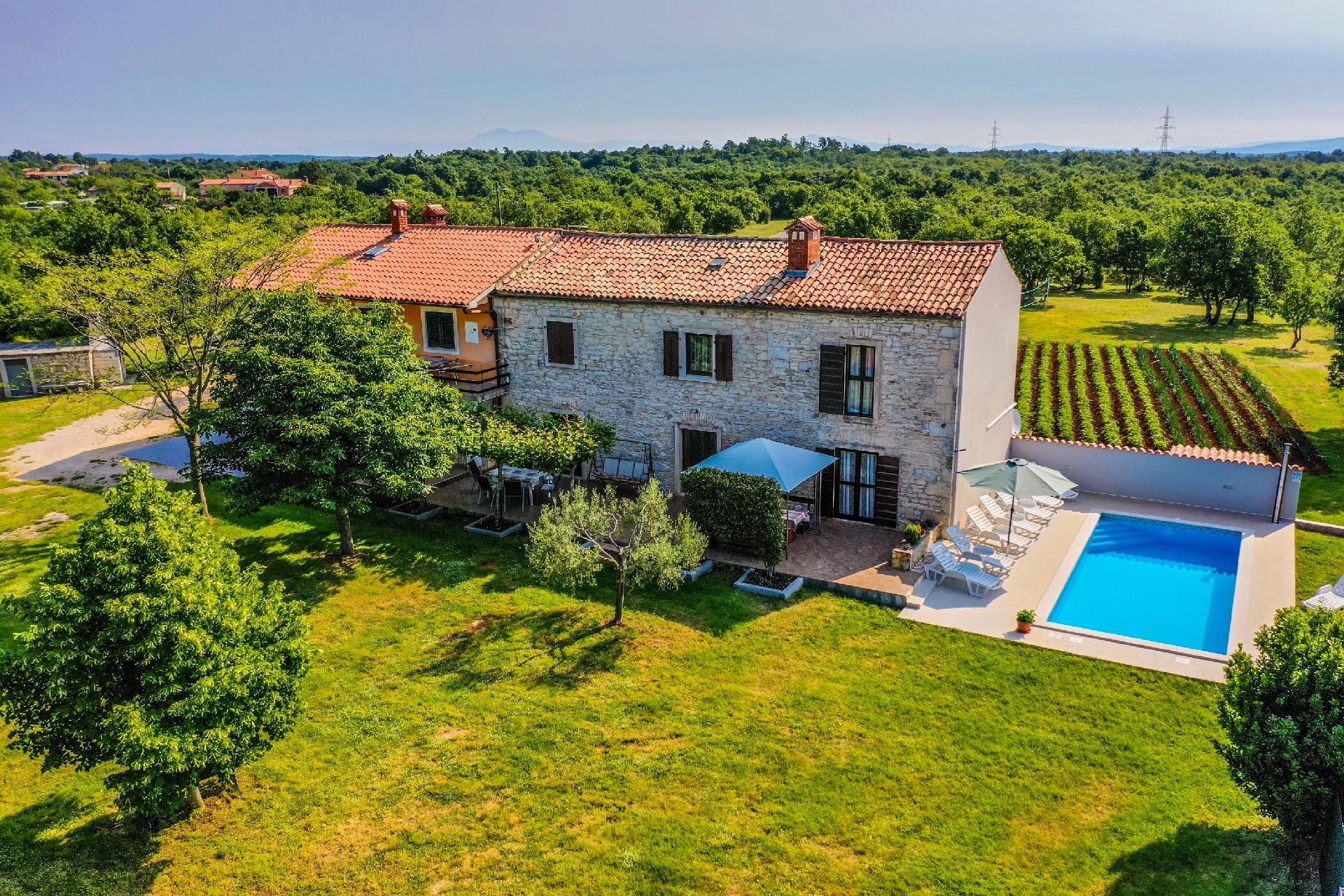 Schönes Haus mit großer grüner Umg Ferienhaus in Kroatien