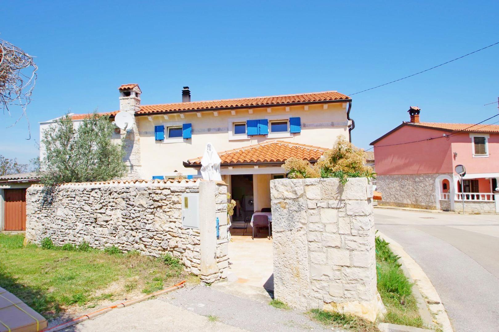 Ferienhaus in Kavran mit Terrasse, Garten und Gril Ferienhaus in Kroatien