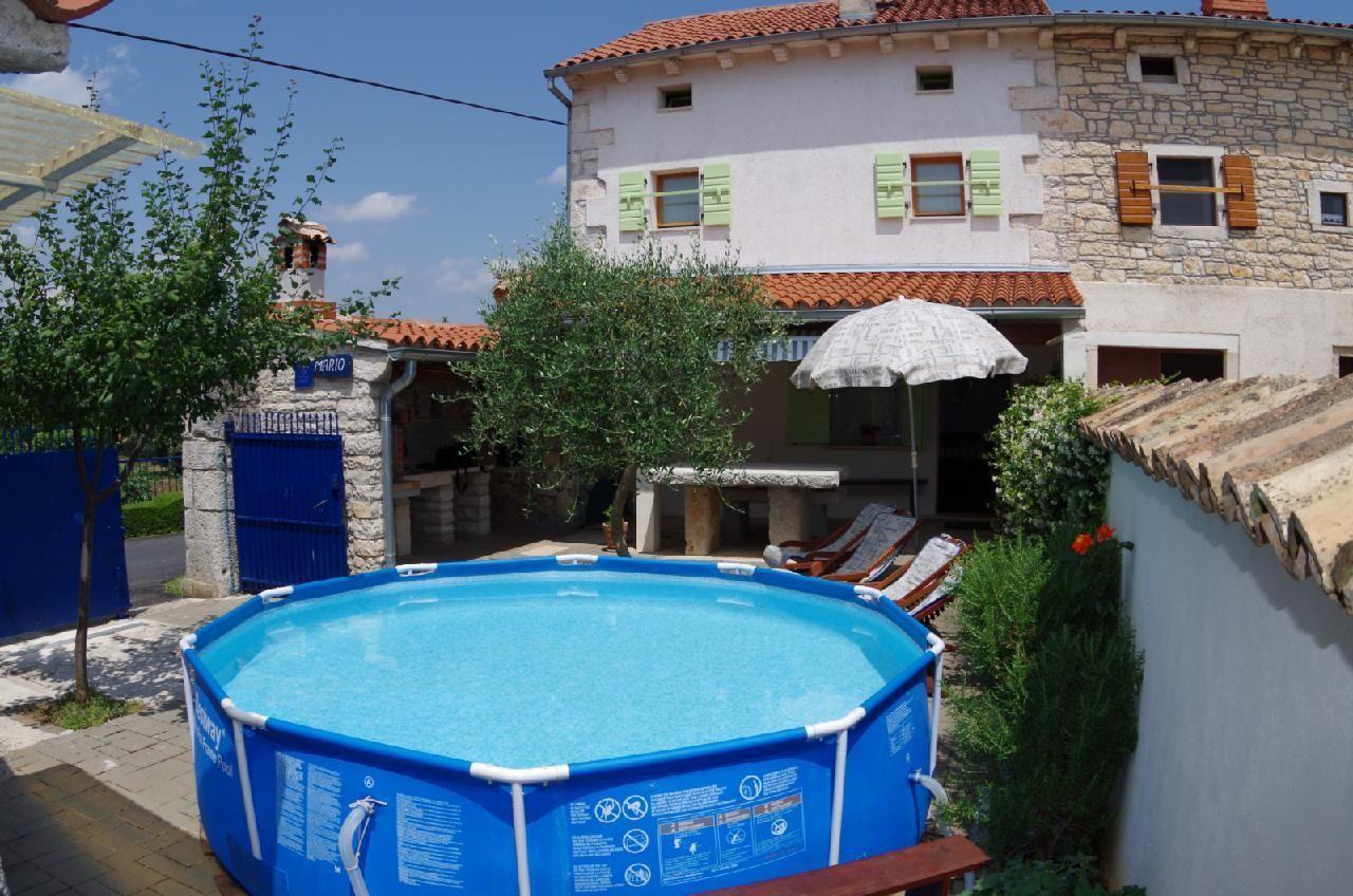 Tolles Ferienhaus in Peresiji mit Privatem Pool Ferienhaus in Europa