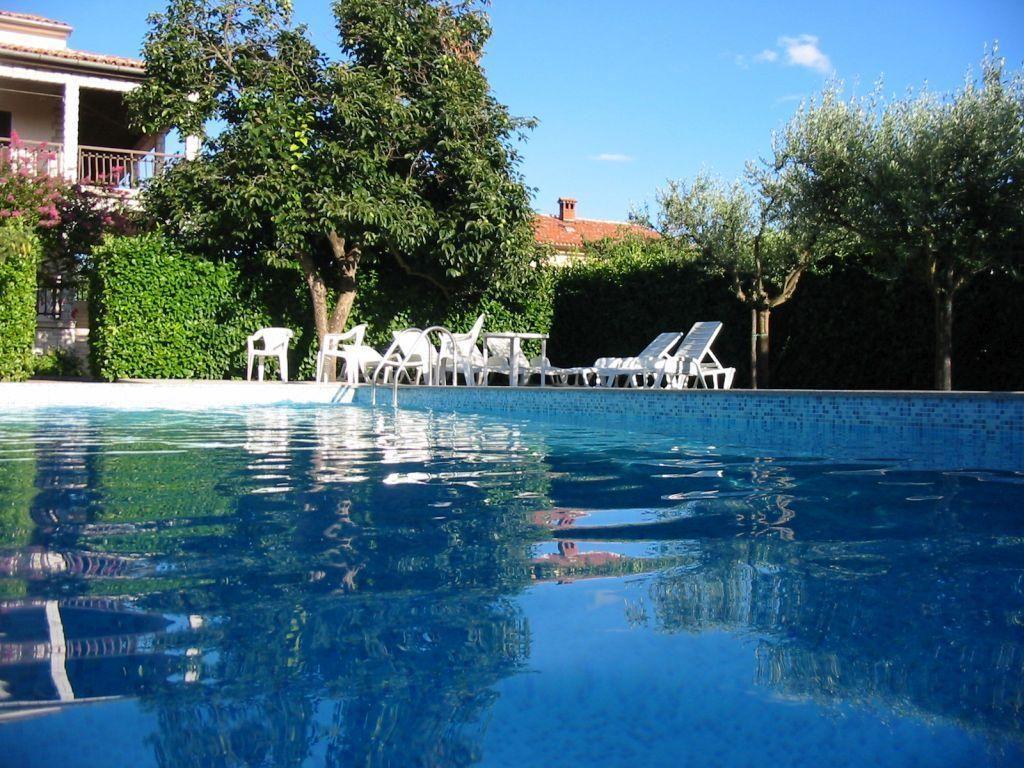 Residence Lorena  Bungalow mit Salzwasser-Pool  in Ferienpark in Istrien