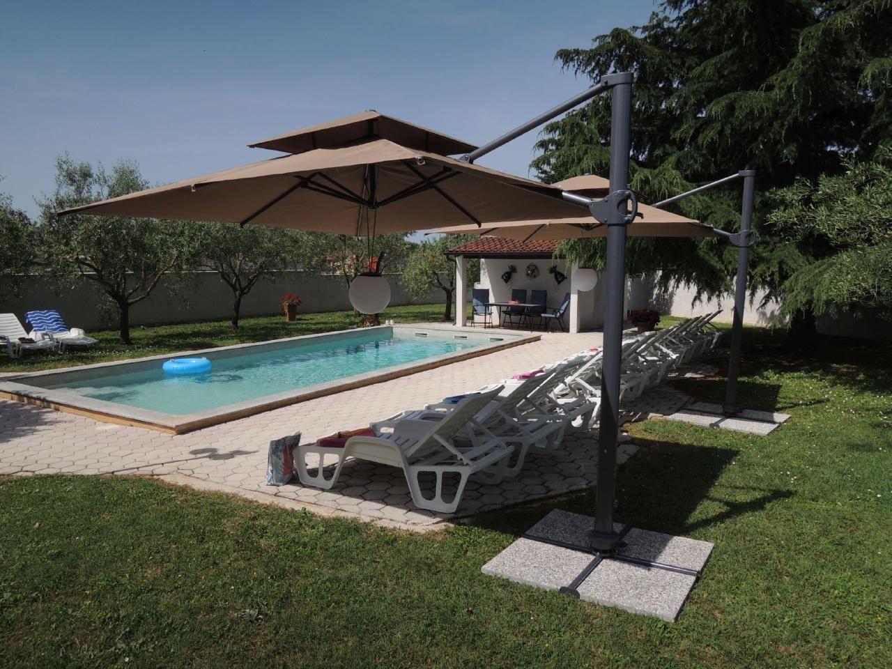 Bungalow Lavanda mit Pool und Garten in Porec  in Europa
