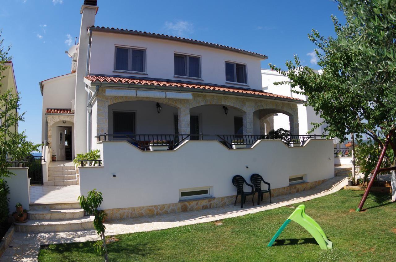 Charmante Wohnung in Pula mit Grill, Terrasse und  Ferienhaus in Istrien