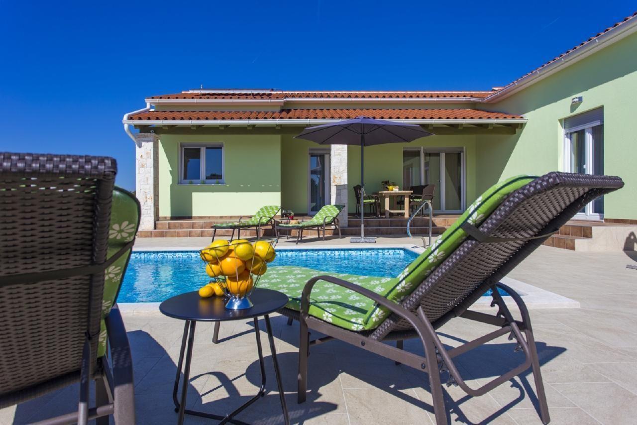 Schöne Villa mit privatem Pool im Dorf ?tokov Ferienhaus in Istrien
