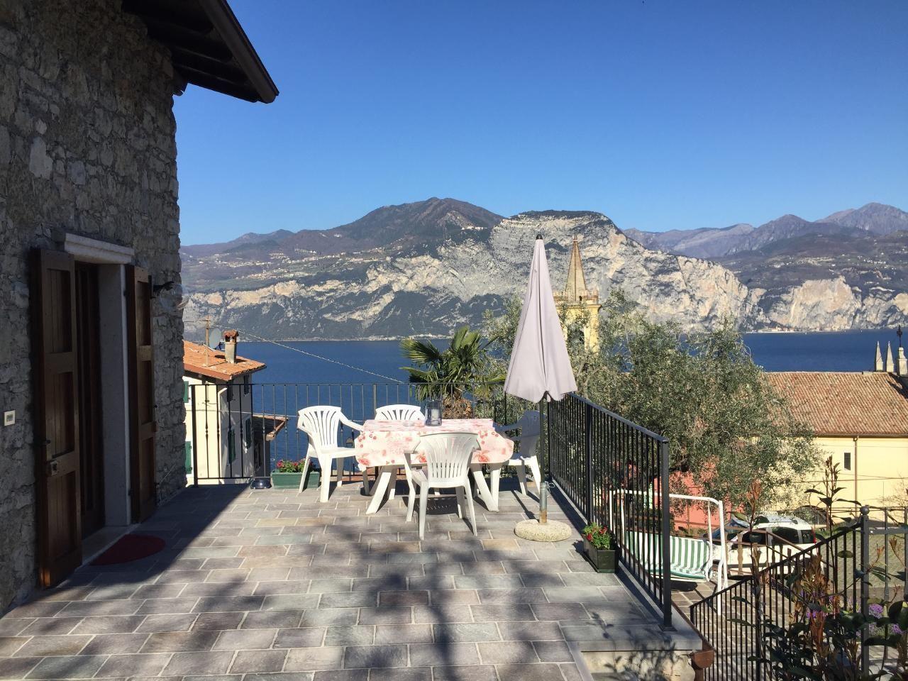 Casa Mary - Wohnung nr. 1 mit Terrasse, Garten und   Gardasee - Lago di Garda