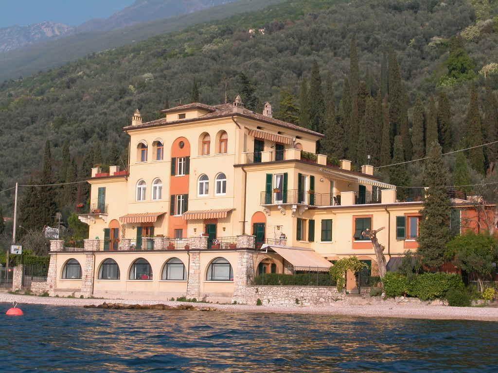 Haus Spiaggia - Ferienwohnung direkt am See  in Italien