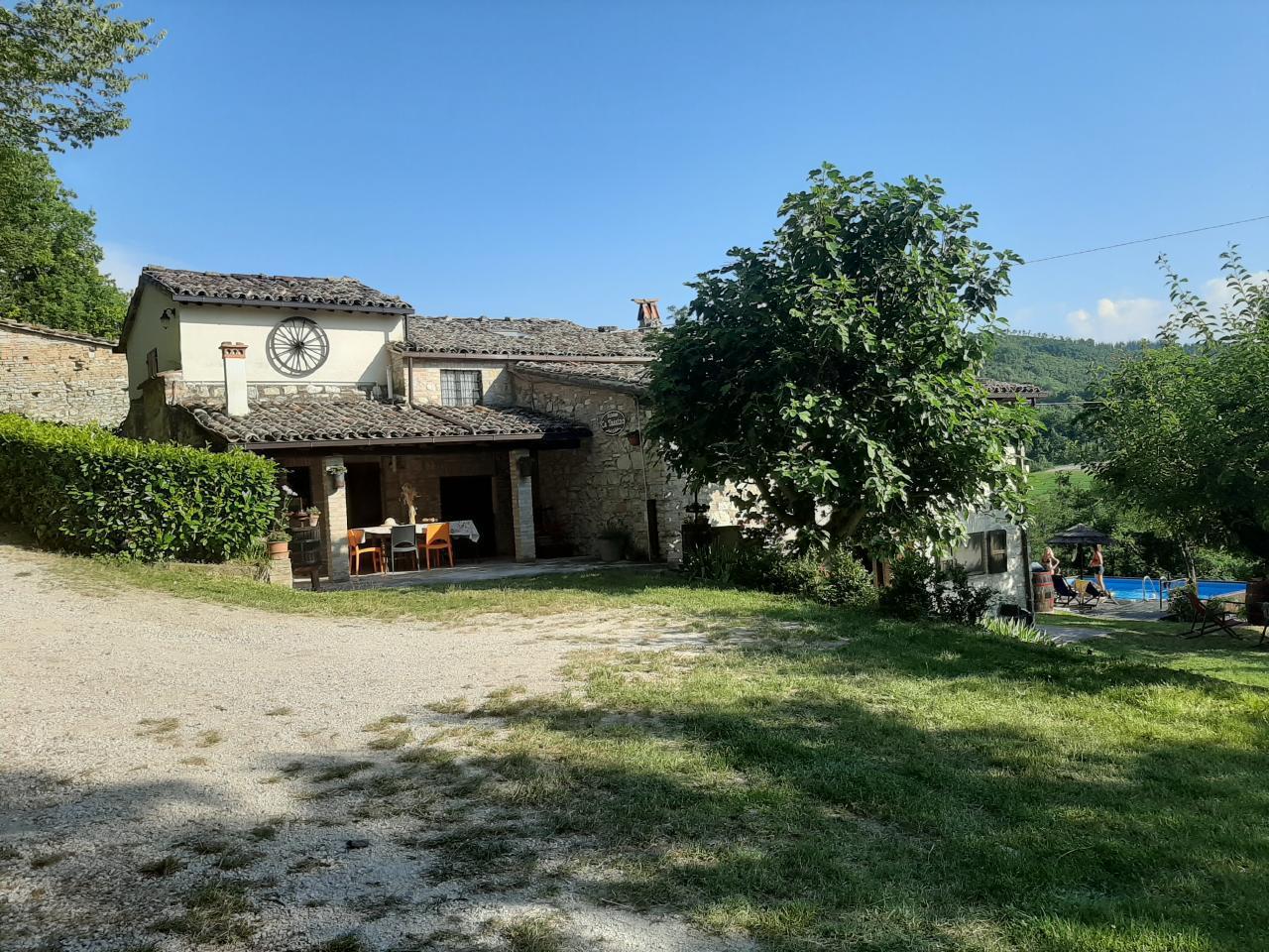 Tolles Ferienhaus in Urbino mit Grill, Garten und   