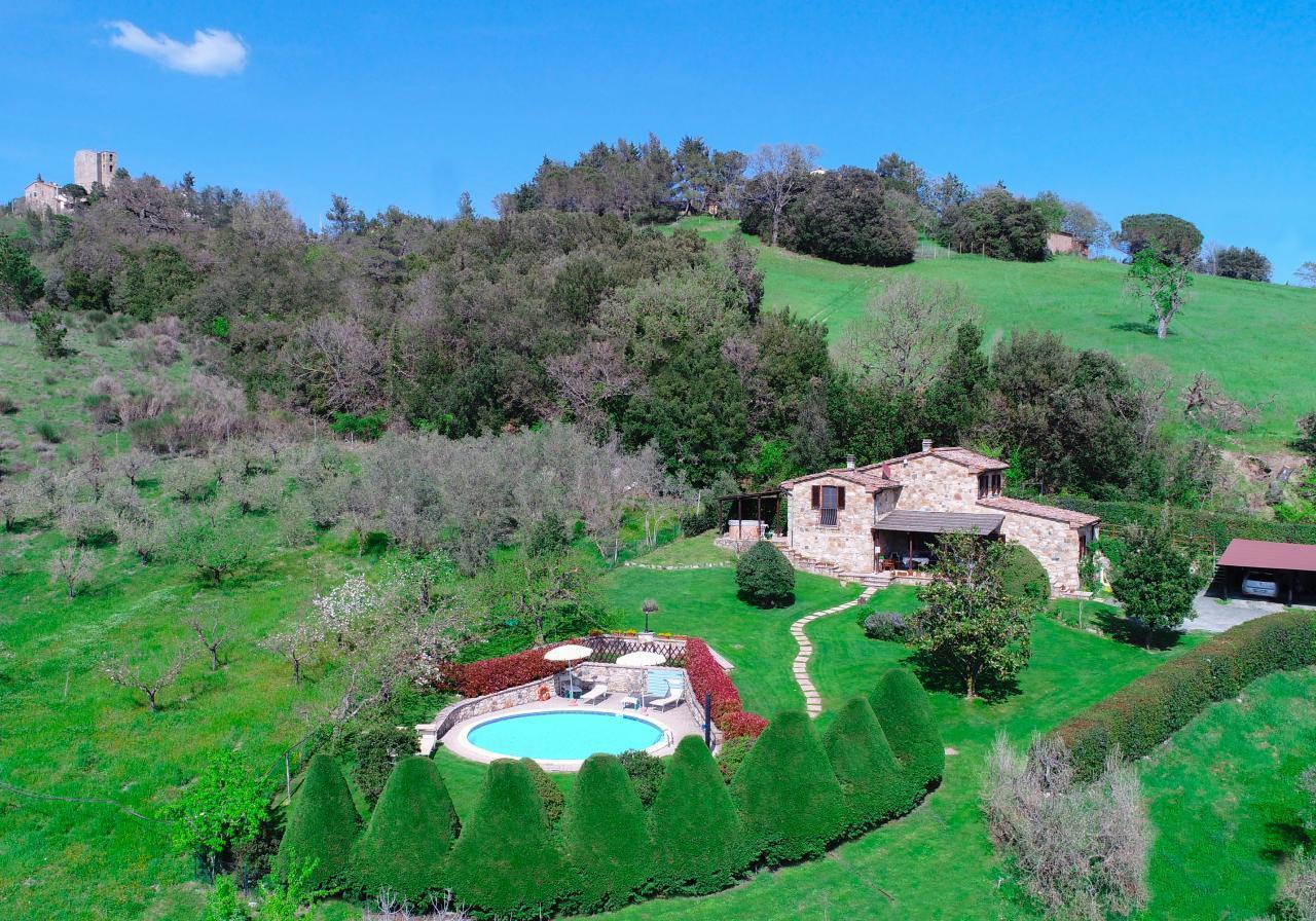 Private toskanische Villa mit Pool und Whirlpool i Bauernhof in Italien