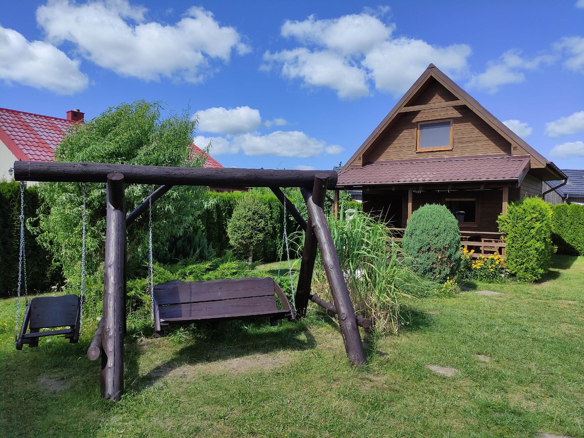 Modernes Ferienhaus in Biebrowo mit Grill, Garten   in Polen