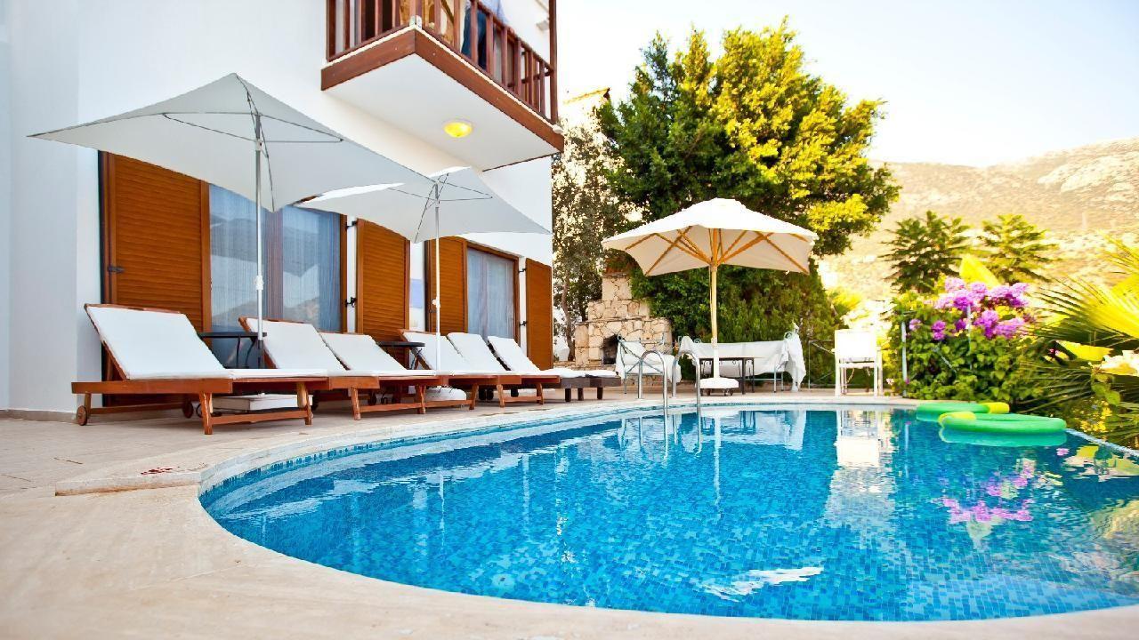 Villa mit beeindruckendem Meerblick,
nur 300 m vom   Türkische Riviera