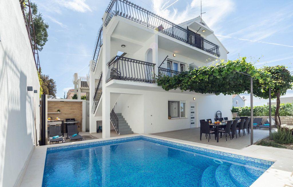 Ferienhaus mit Privatpool für 8 Personen  + 4 Ferienhaus  Split Riviera