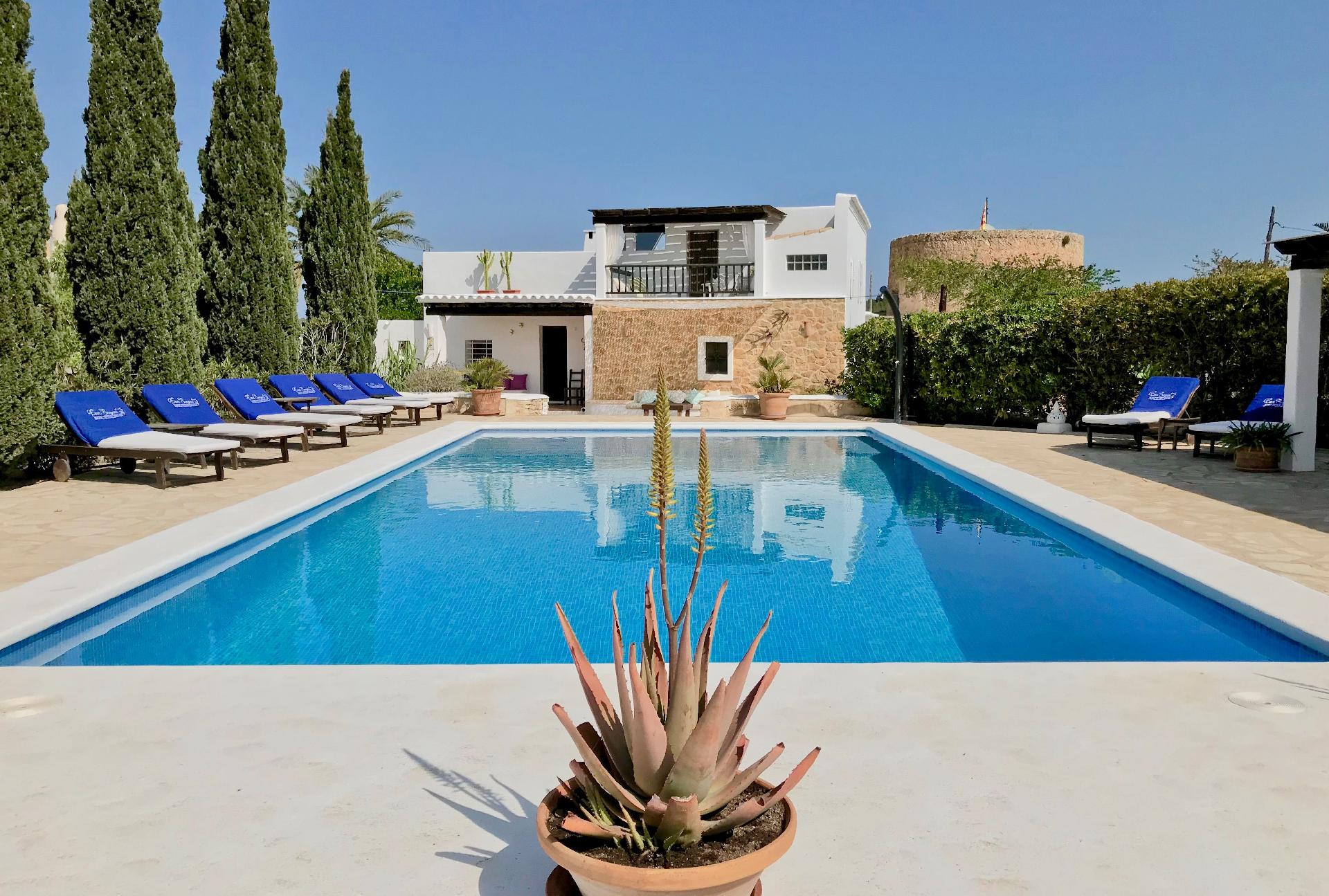 Ferienhaus mit Privatpool für 4 Personen  + 4 Ferienhaus  Ibiza