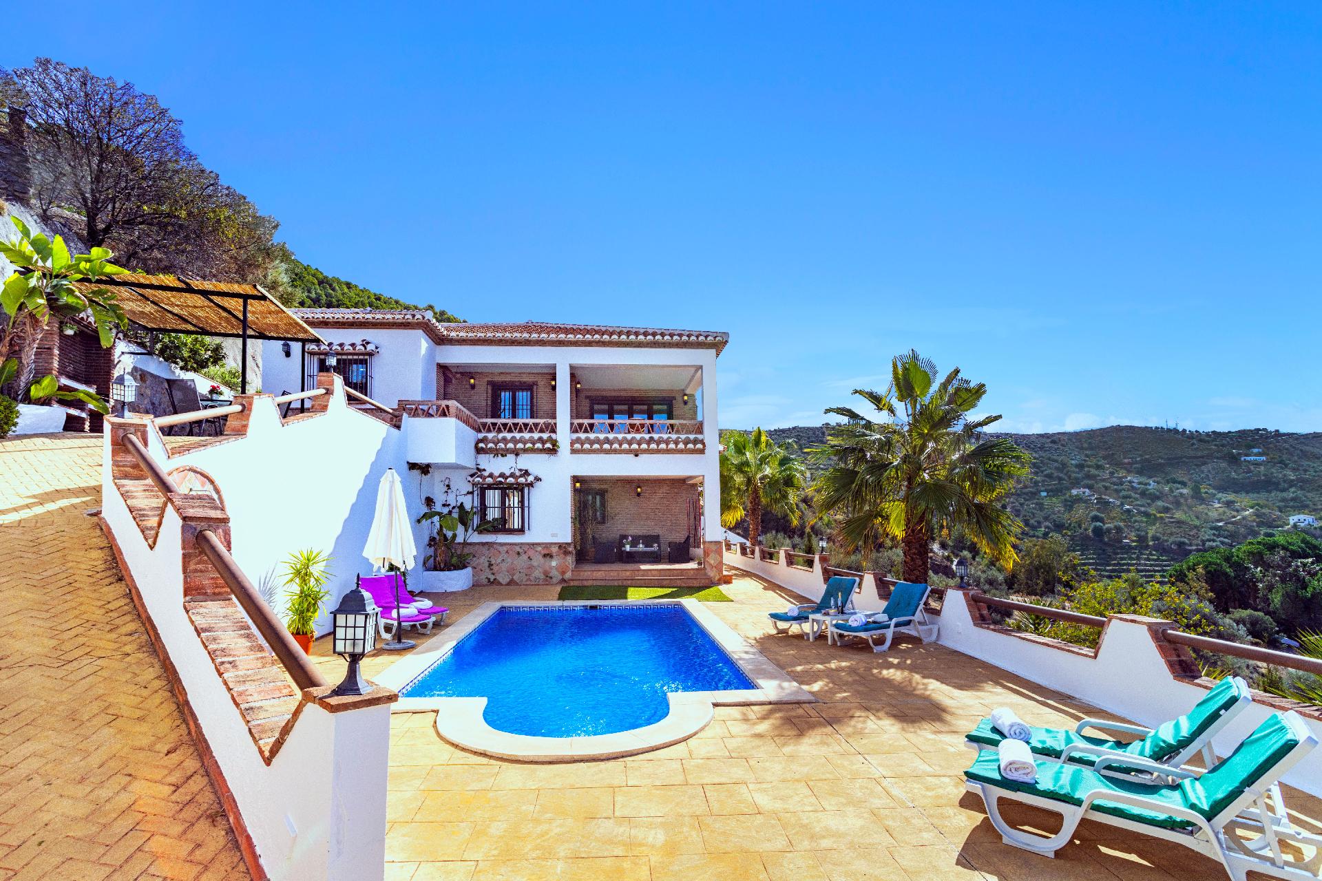 Ferienhaus mit Privatpool für 8 Personen ca.  Ferienhaus  Andalusien