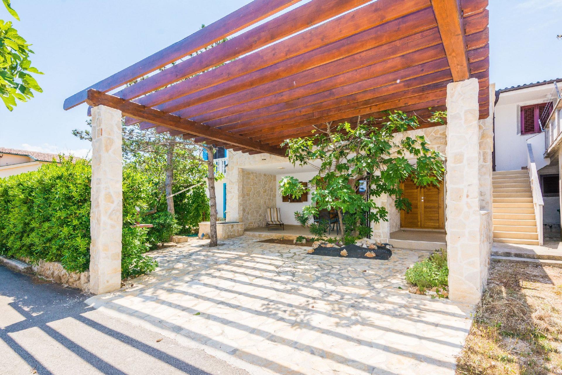 Renovierte Wohnung in Vir mit Grill, Garten und Te  in Dalmatien