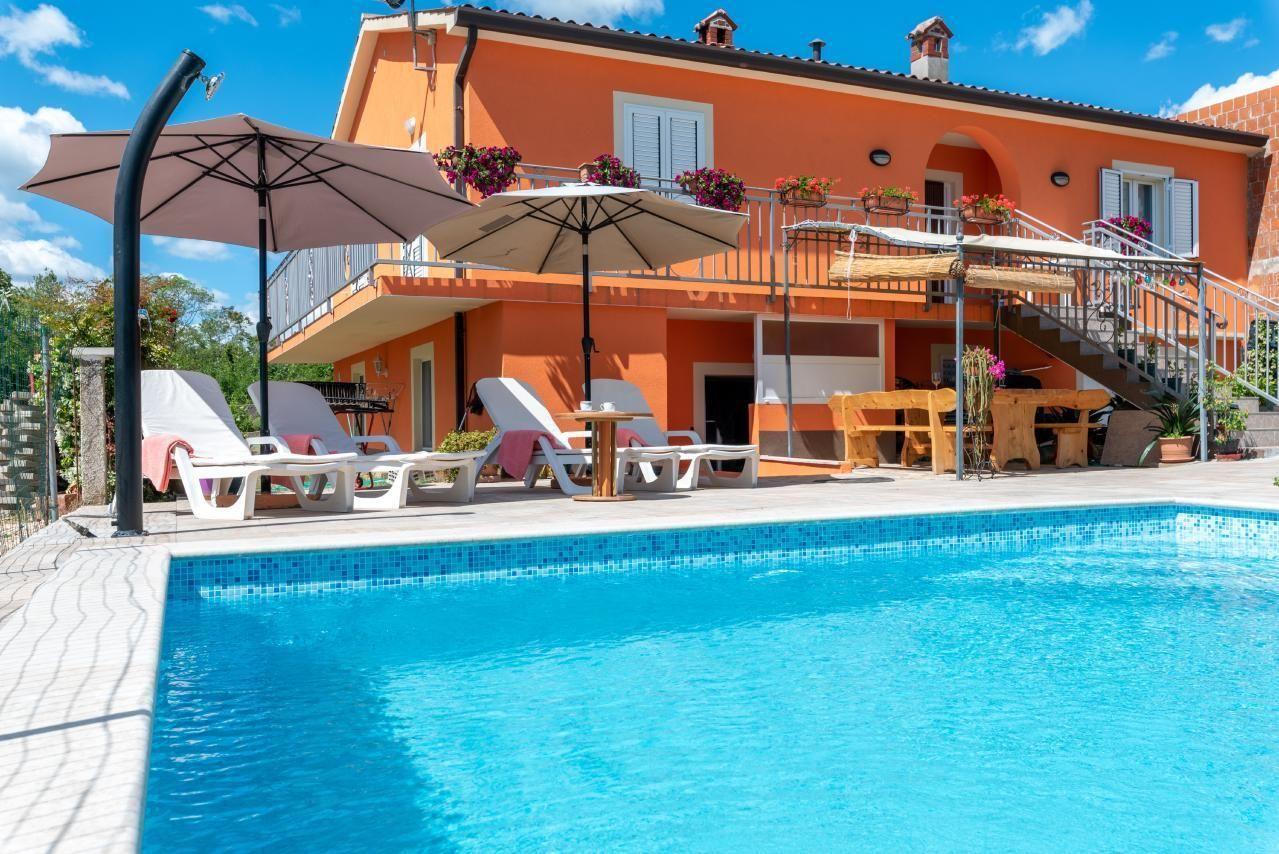 Haus Orange - Familienfreundliche Lage mit Pool un  in Istrien