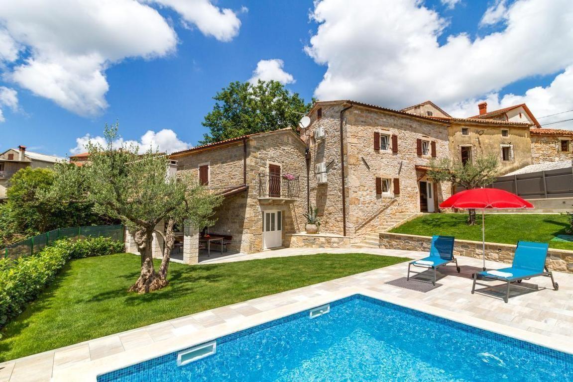 Villa Zoro mit schönen Garten und privatem Po  in Istrien