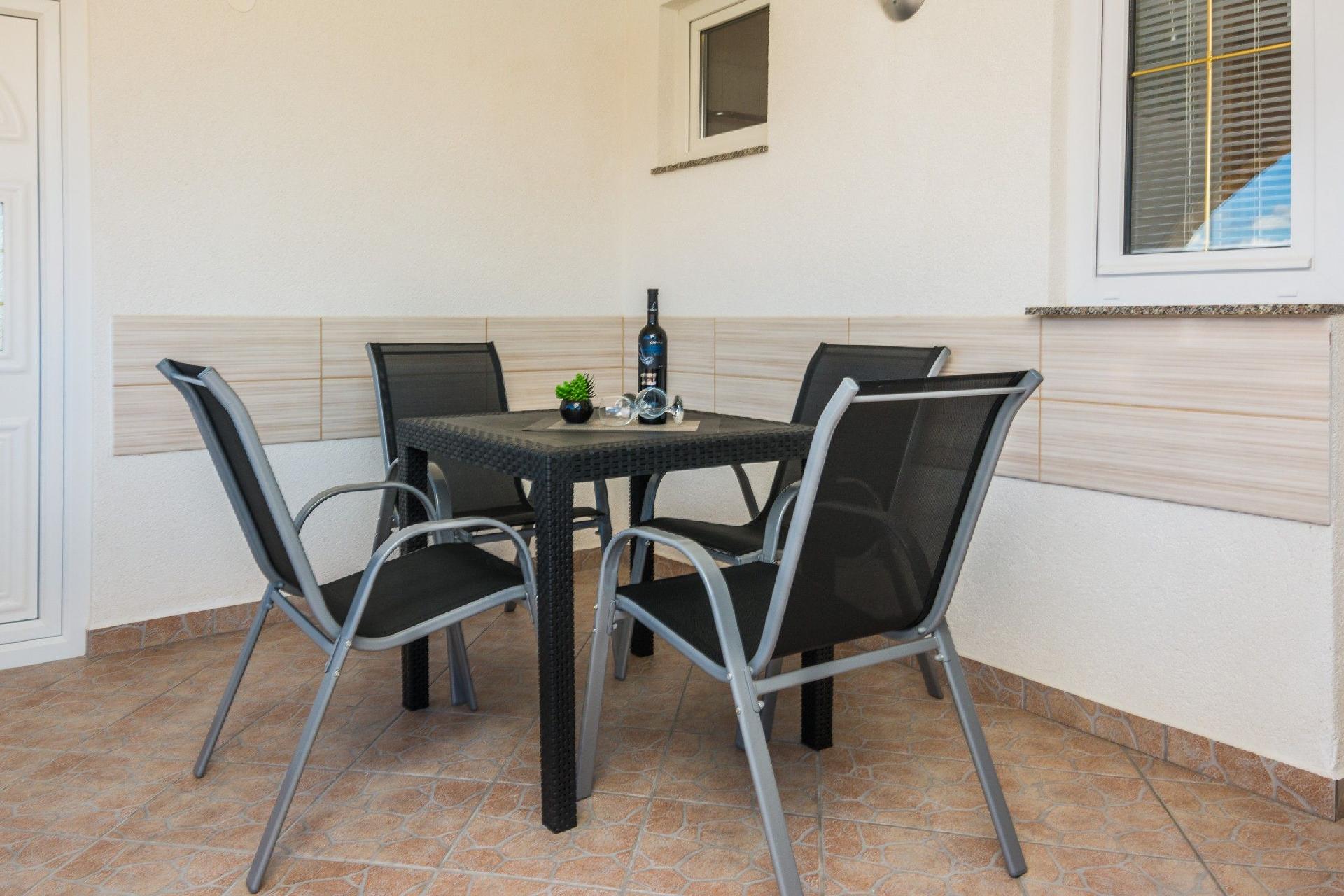Ferienwohnung für 4 Personen ca. 30 m² i  in Dalmatien